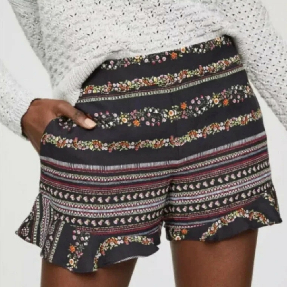 LOFT Black Floral Ruffle Hem Shorts Stripe Size 00